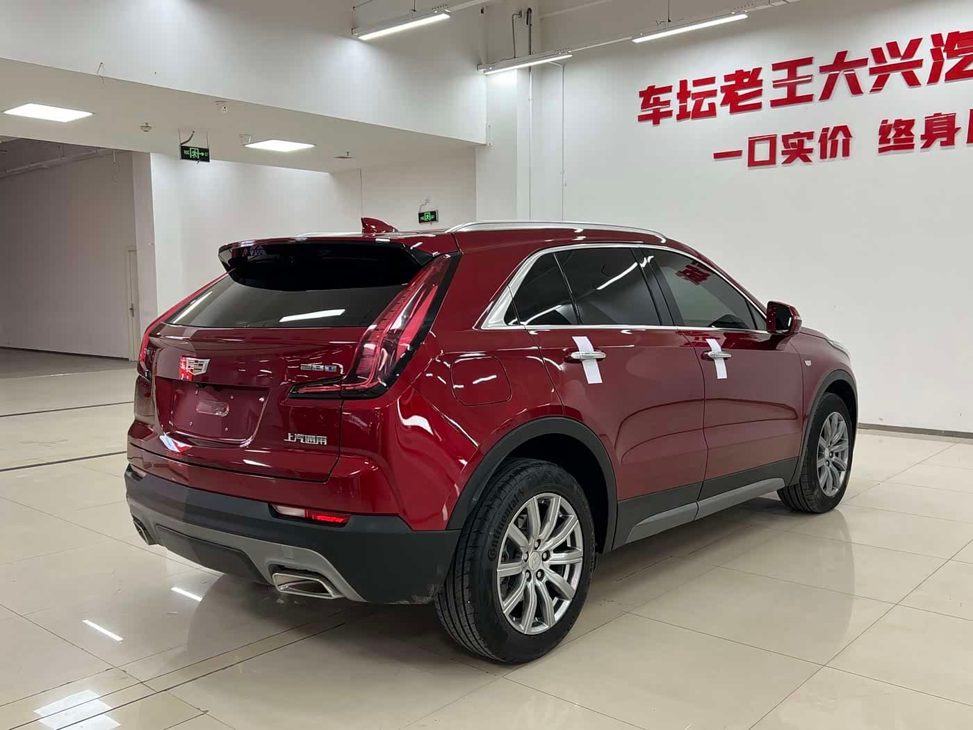 Cadillac XT4 2023 — Фото 3/14