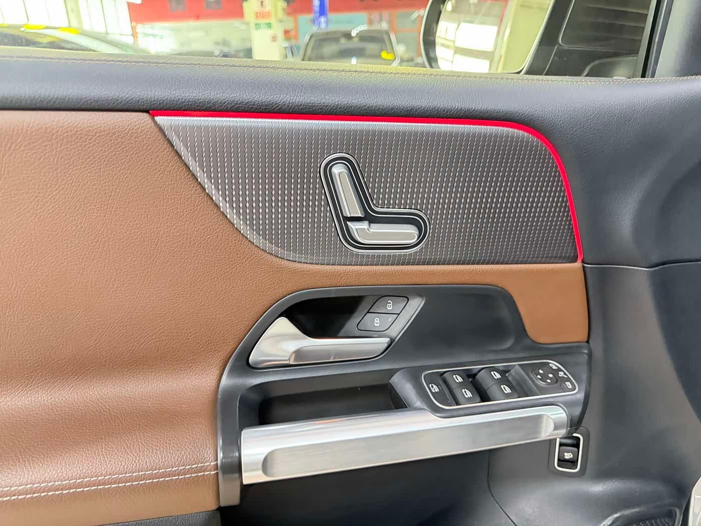 Mercedes-Benz GLB 2020 — Фото 9/14