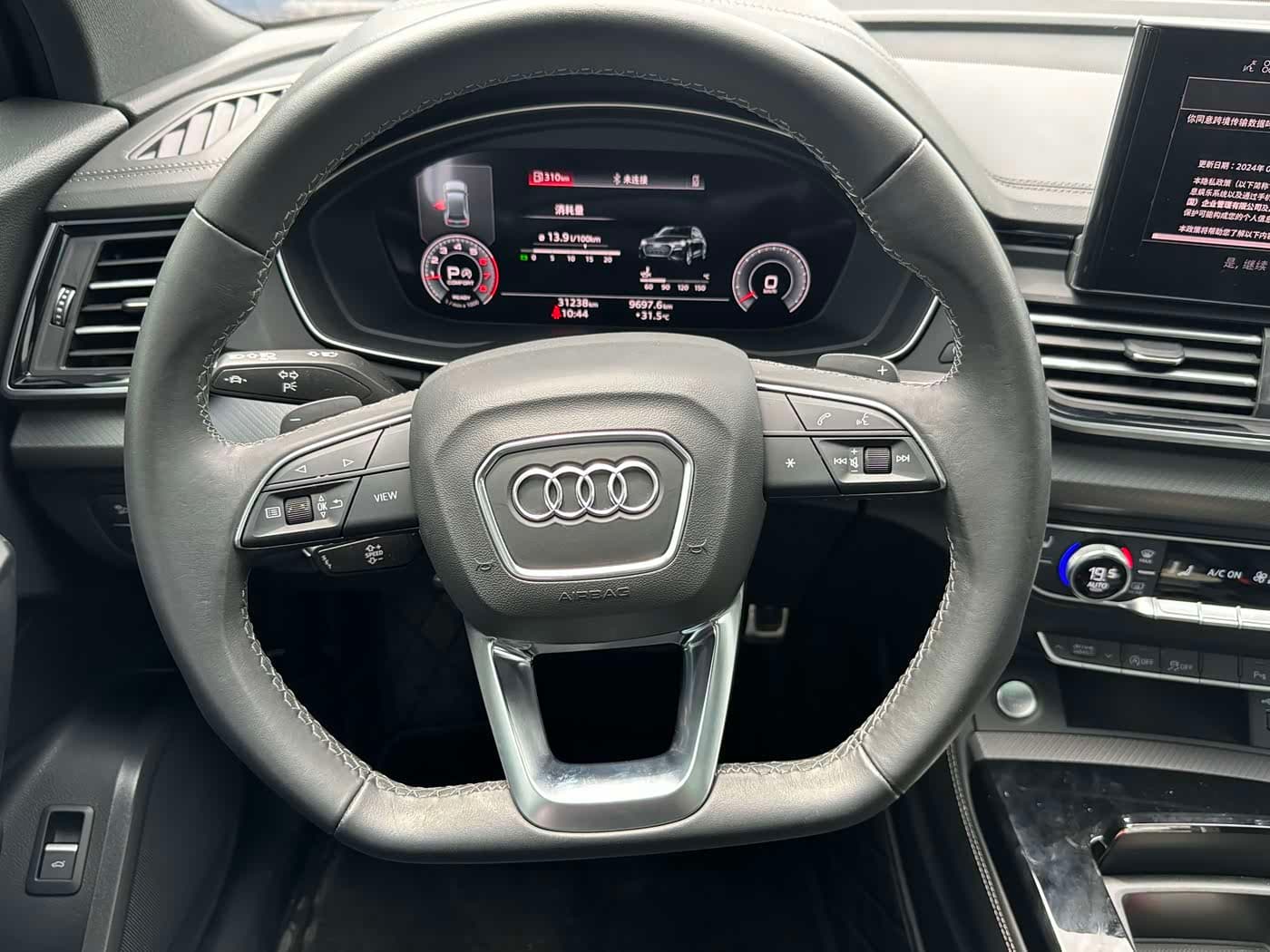 Audi Q5L 2025 — Фото 4/10