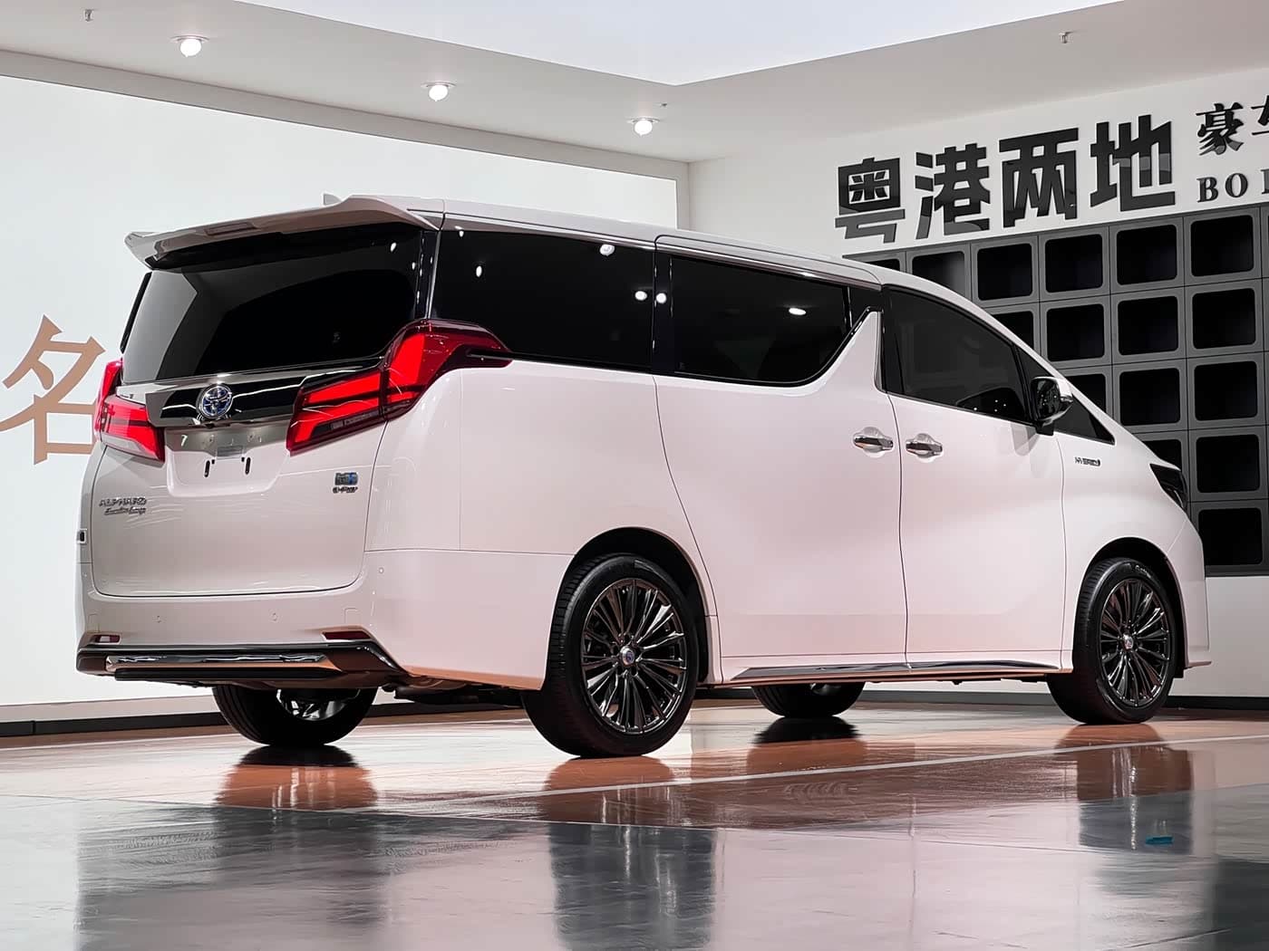 Toyota Alphard 2023 — Фото 7/20