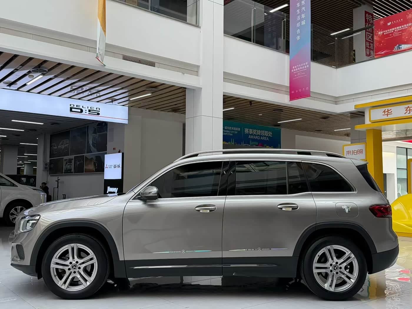 Mercedes-Benz GLB 2023 — Фото 4/9
