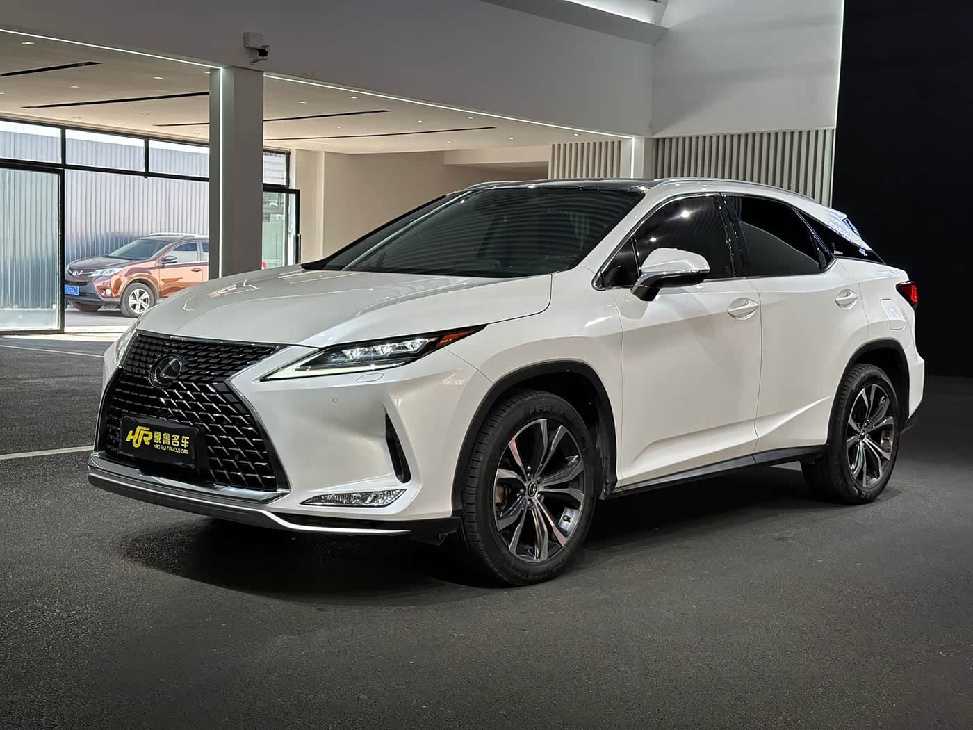 Lexus RX 2022 — Фото 4/16