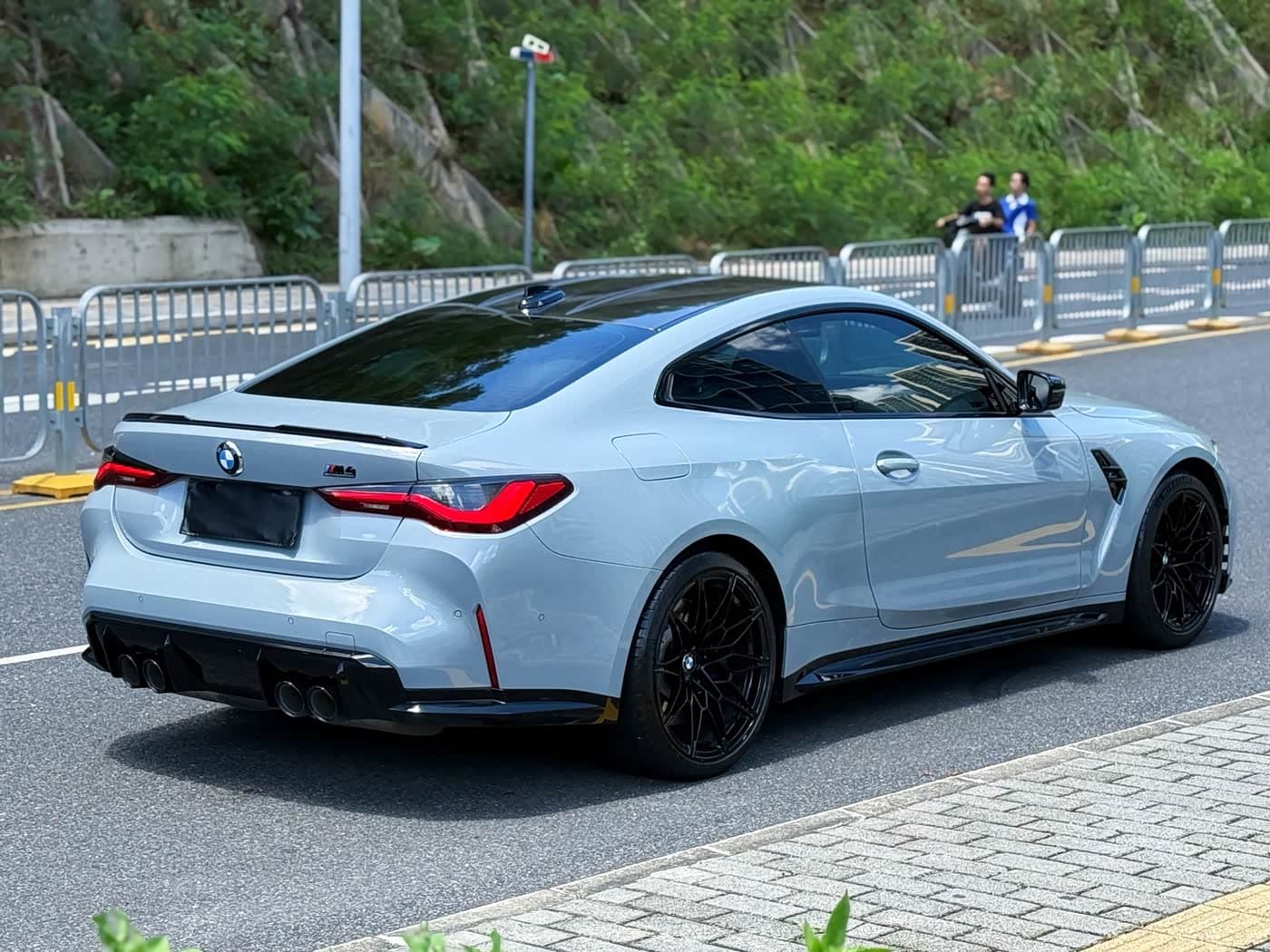 BMW M4 2022 — Фото 15/18
