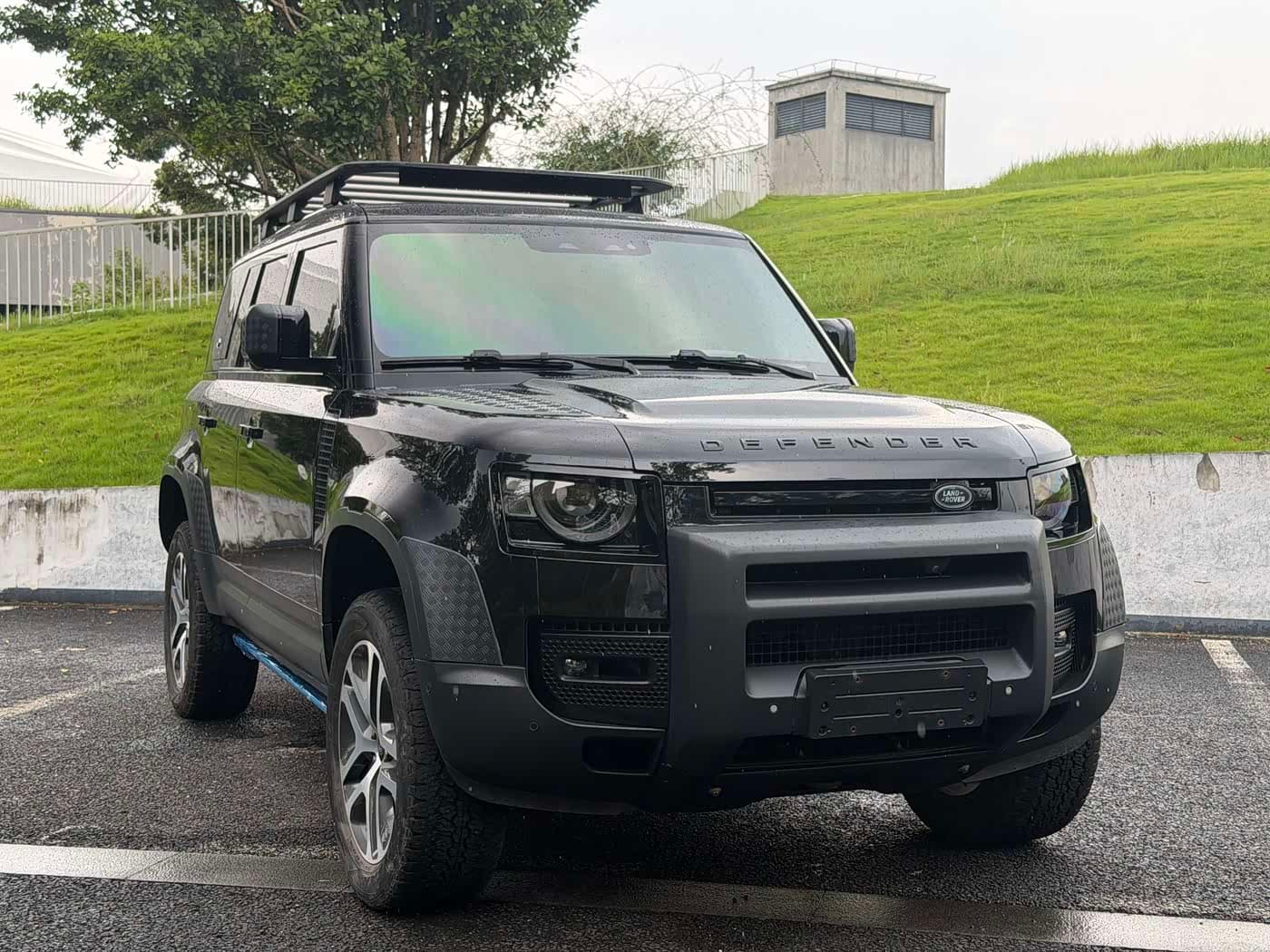 Land Rover Defender 2021 — Фото 3/17
