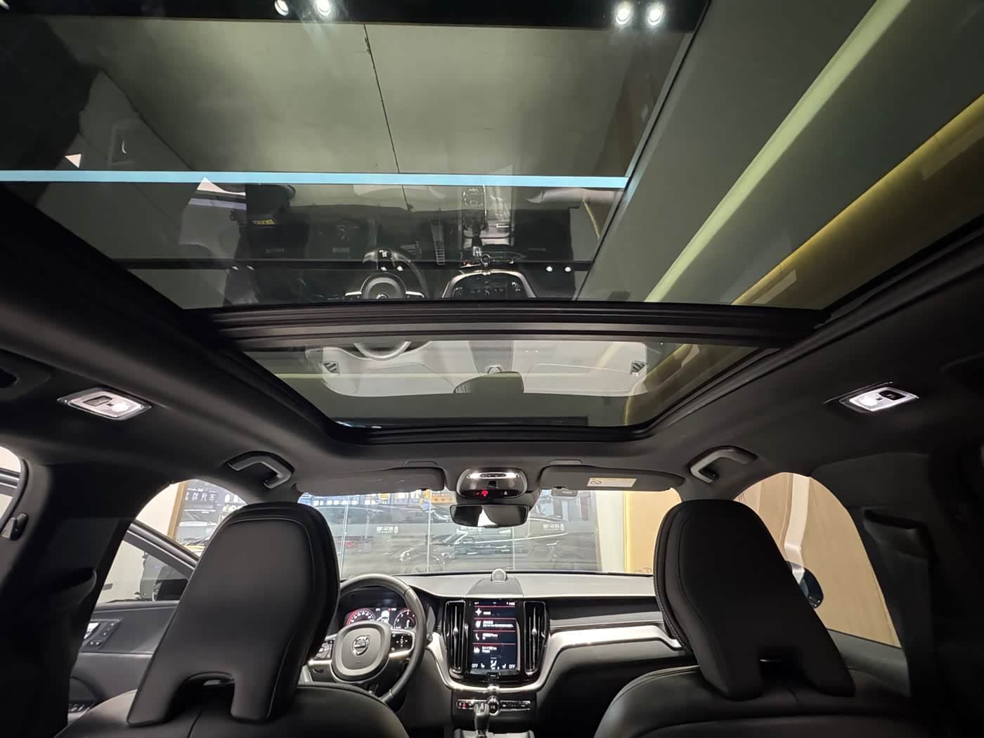 Volvo XC60 2019 — Фото 17/20