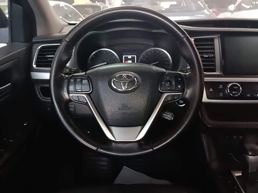 Toyota Highlander 2018 — Фото 11/20
