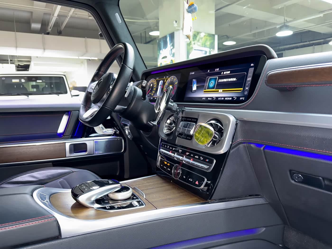 Mercedes-Benz G-Class 2022 — Фото 19/20