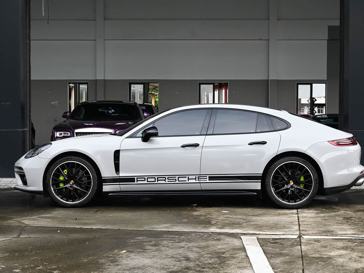 Porsche Panamera 2017 — Фото 4/20