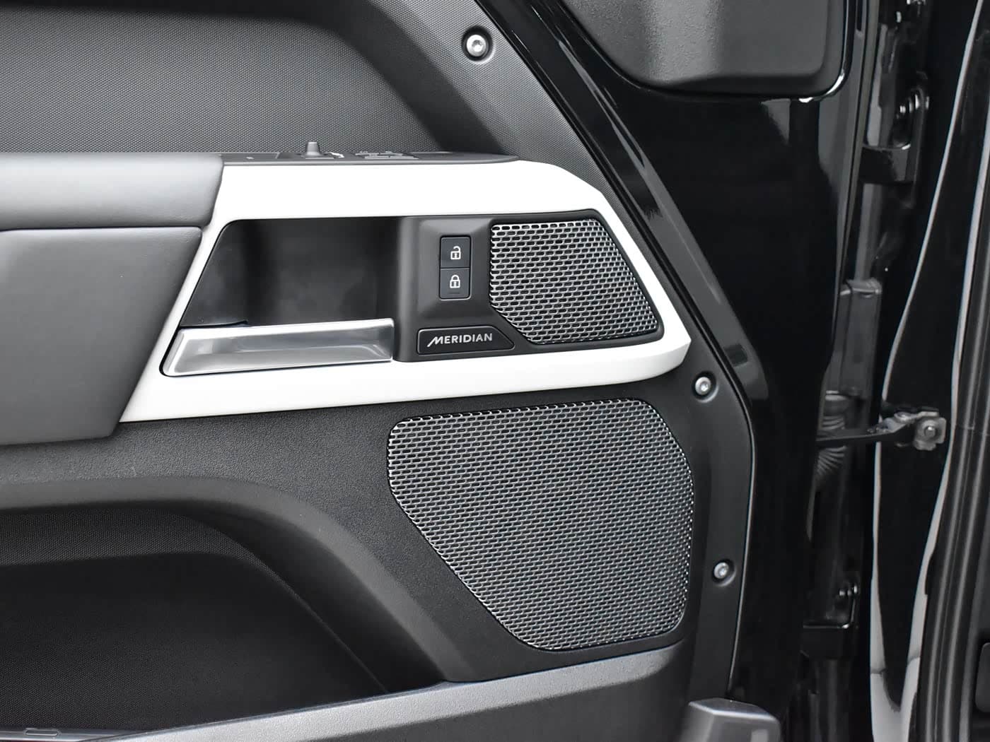 Land Rover Defender 2023 — Фото 20/20