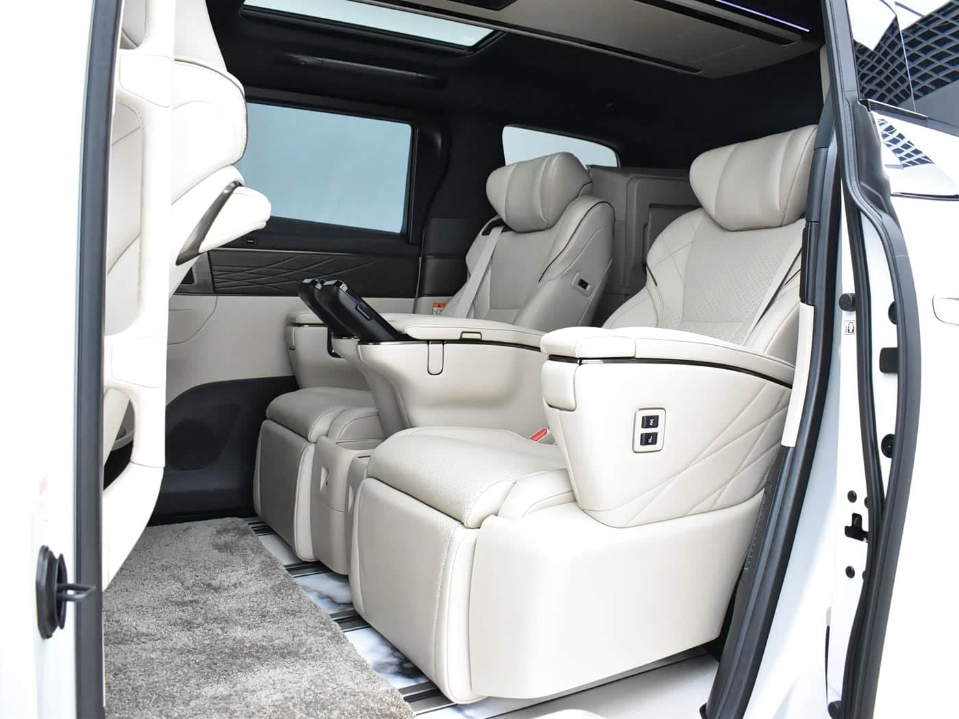 Toyota Alphard 2025 — Фото 17/20