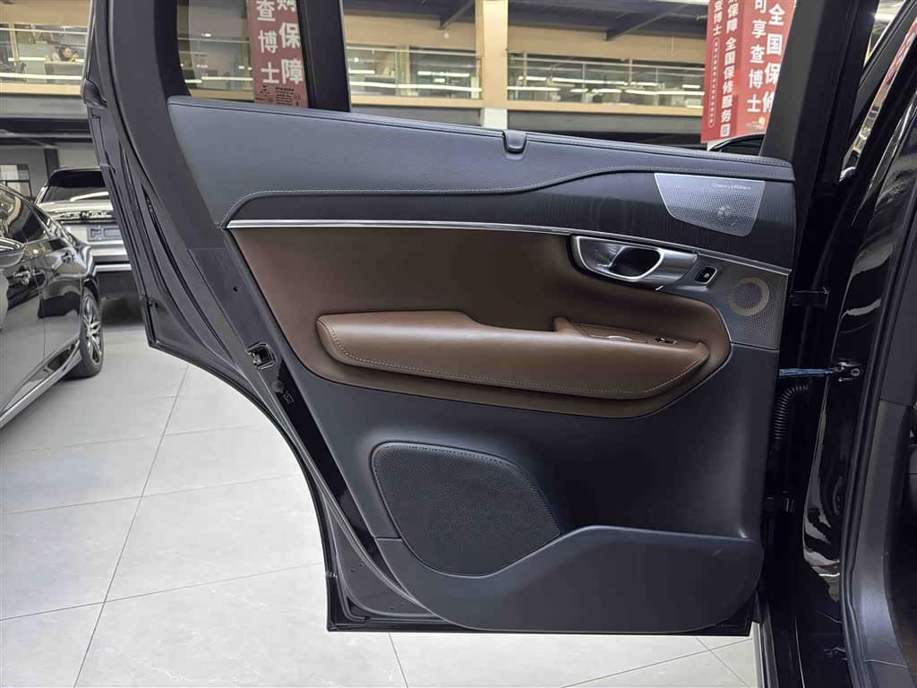 Volvo XC90 2019 — Фото 14/17