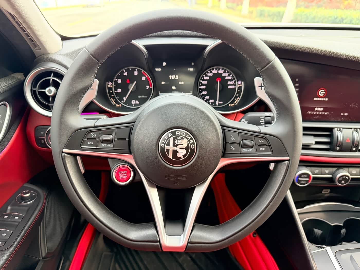 Alfa Romeo Giulia 2018 — Фото 11/20