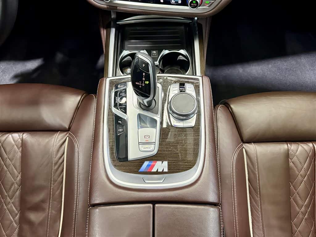 BMW 7 Series 2020 — Фото 19/20