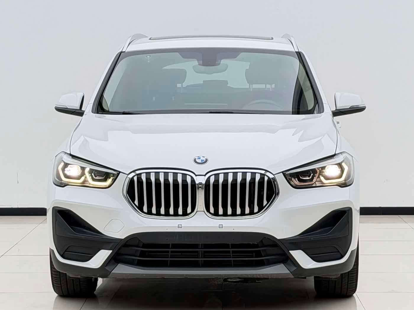 BMW X1 2021 — Фото 2/20