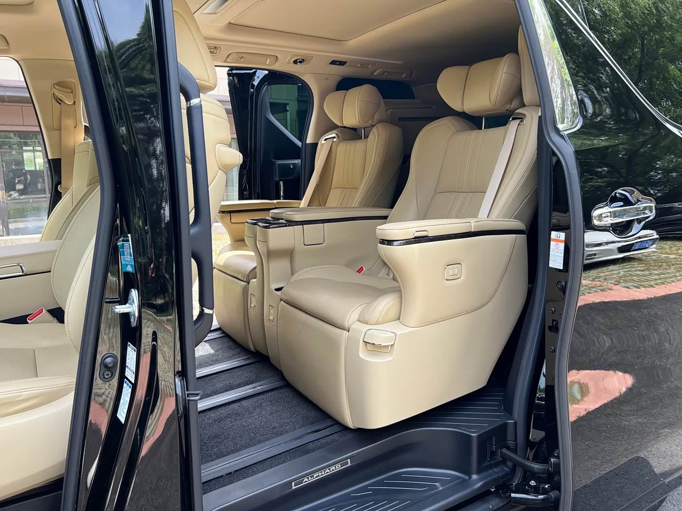 Toyota Alphard 2021 — Фото 6/12