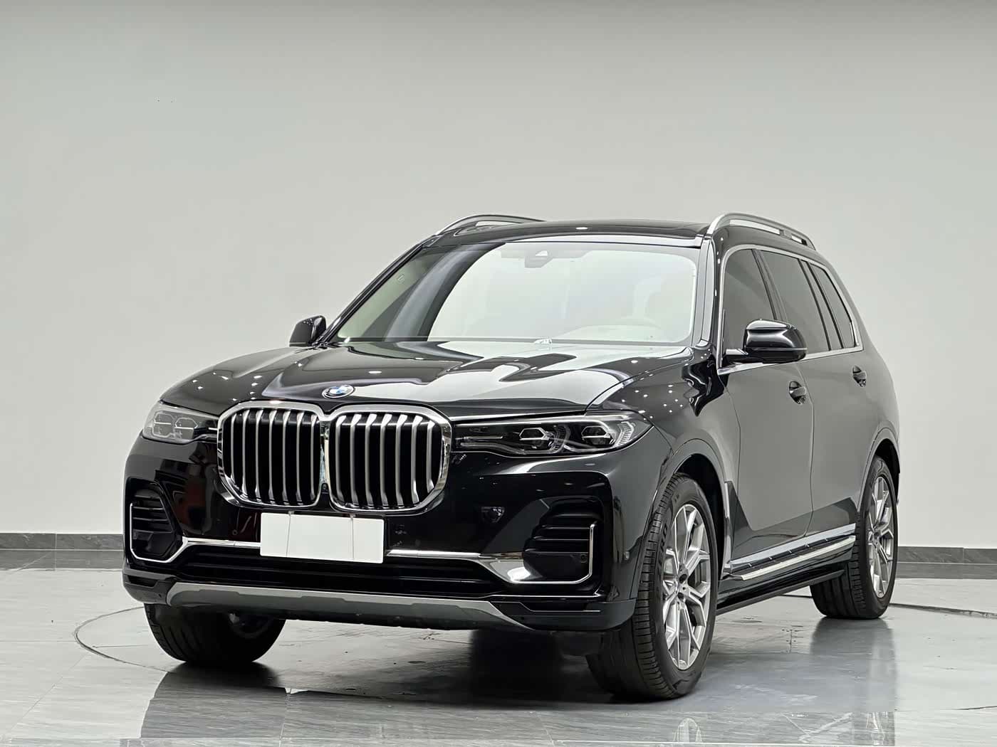 BMW X7 2022 — Фото 1/19