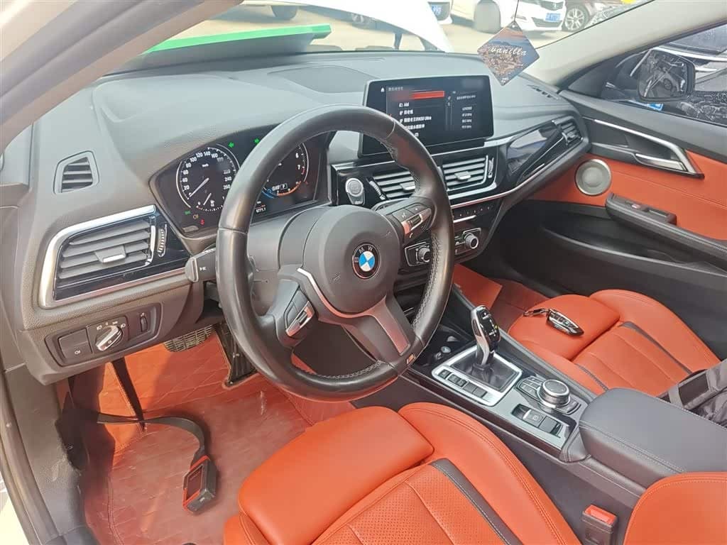 BMW 1 Series 2023 — Фото 10/20