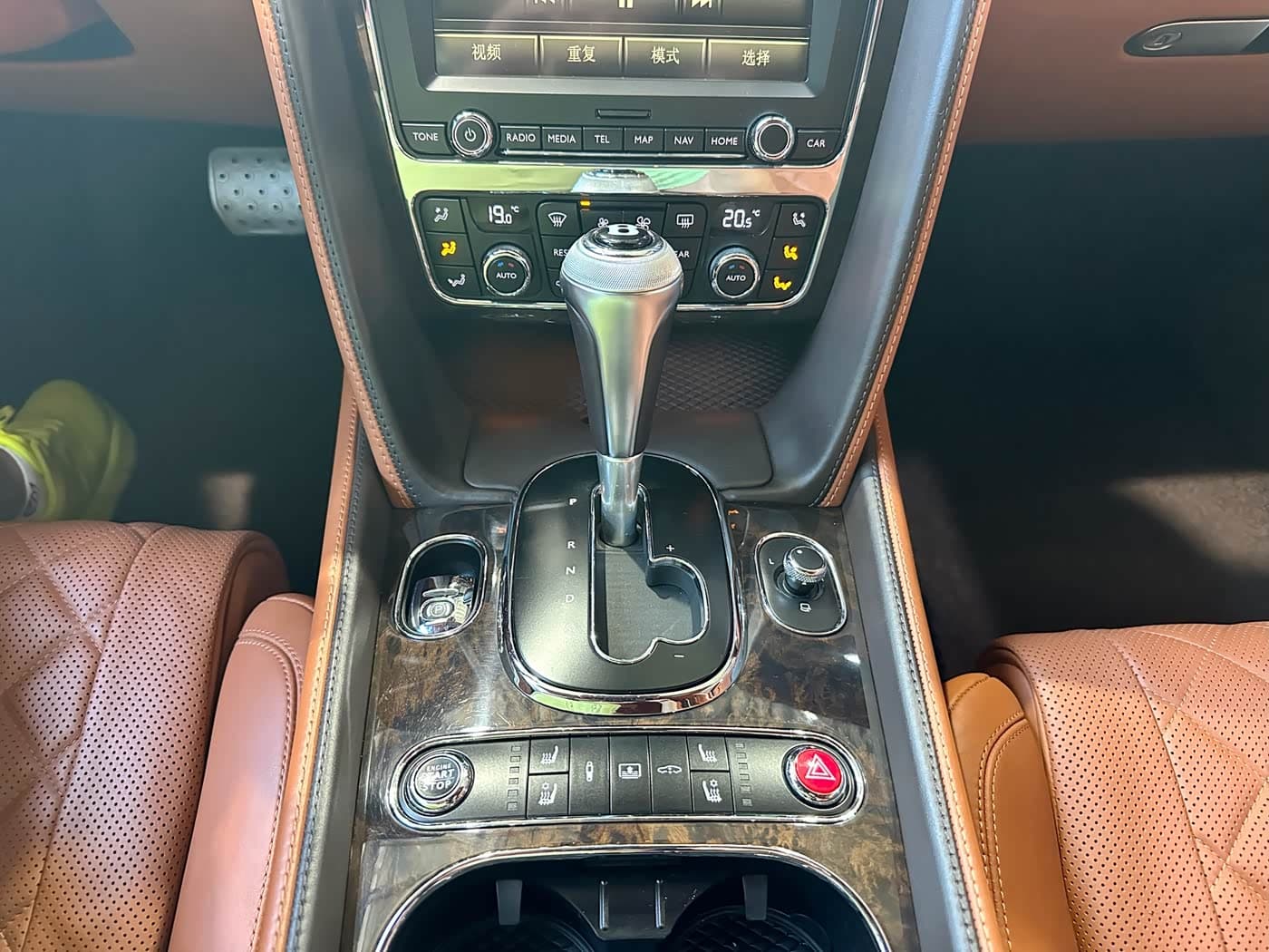 Bentley Flying Spur 2018 — Фото 13/18