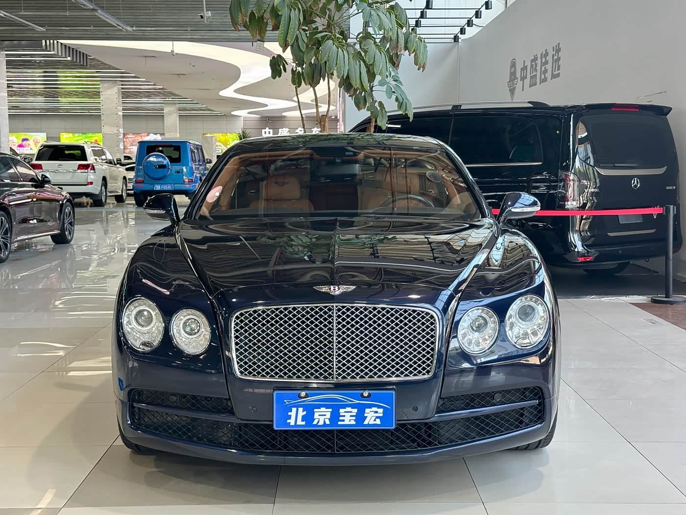 Bentley Flying Spur 2018 — Фото 2/18