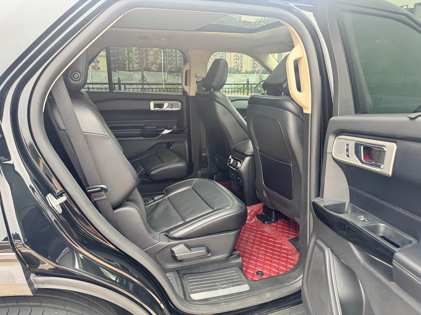 Ford Explorer 2020 — Фото 13/14