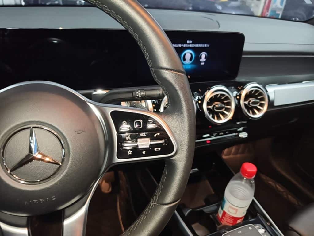 Mercedes-Benz GLB 2022 — Фото 14/20