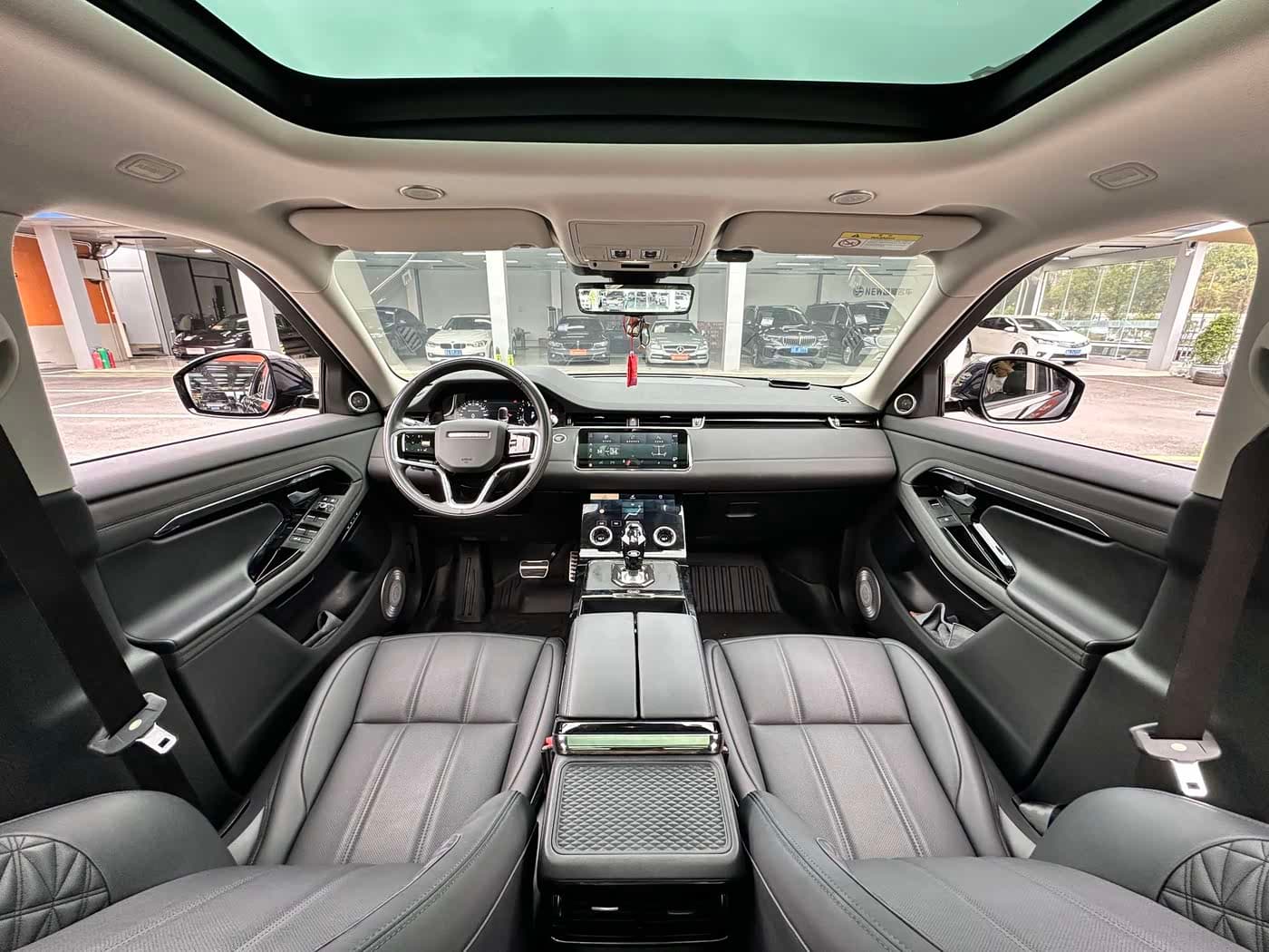 Land Rover Range Rover Evoque 2023 — Фото 13/20