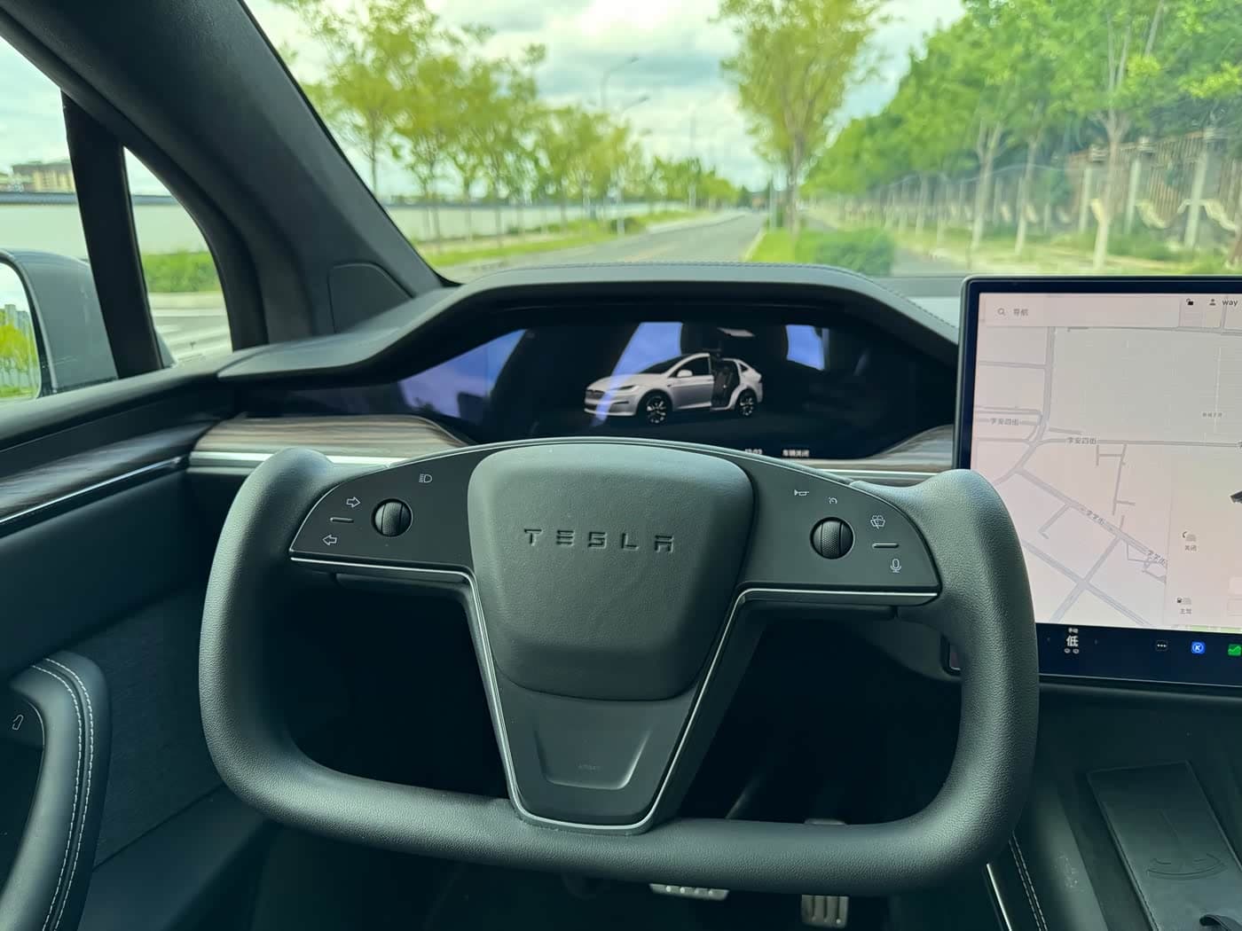Tesla Model X 2023 — Фото 14/20