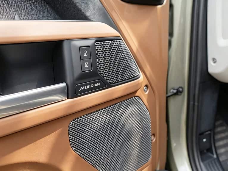 Land Rover Defender 2023 — Фото 20/20