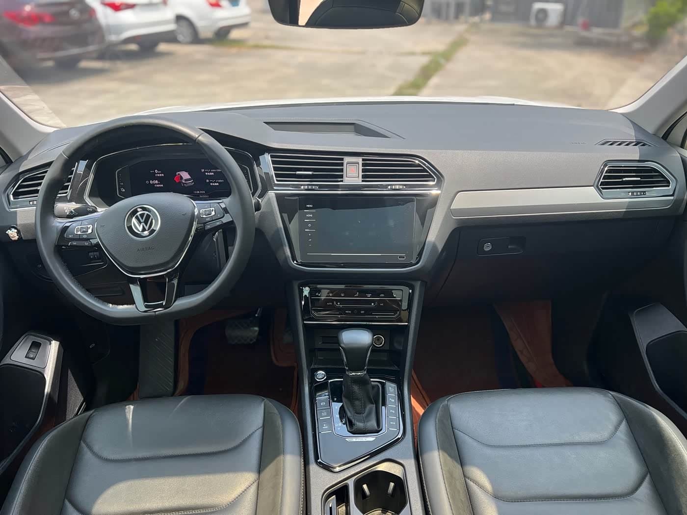 Volkswagen Tiguan L PHEV 2021 — Фото 7/10