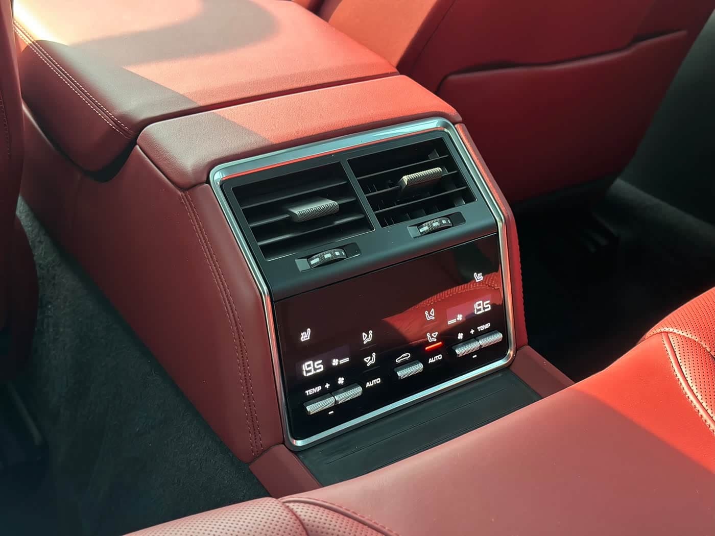 Porsche Panamera 2023 — Фото 18/20