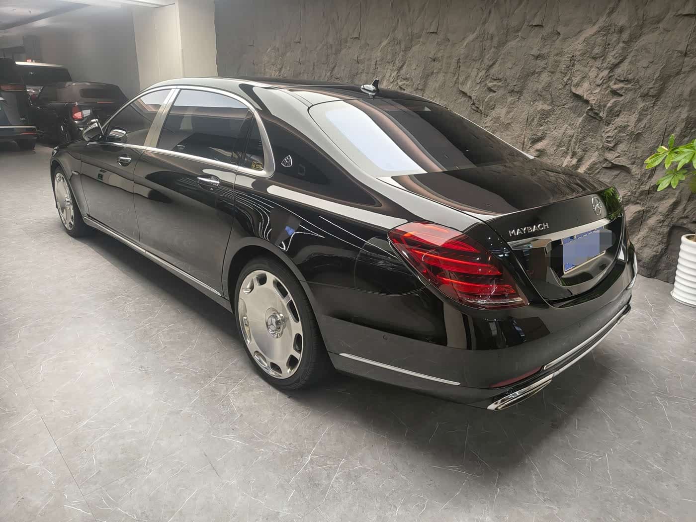 Mercedes-Benz Maybach S-Class 2018 — Фото 8/9