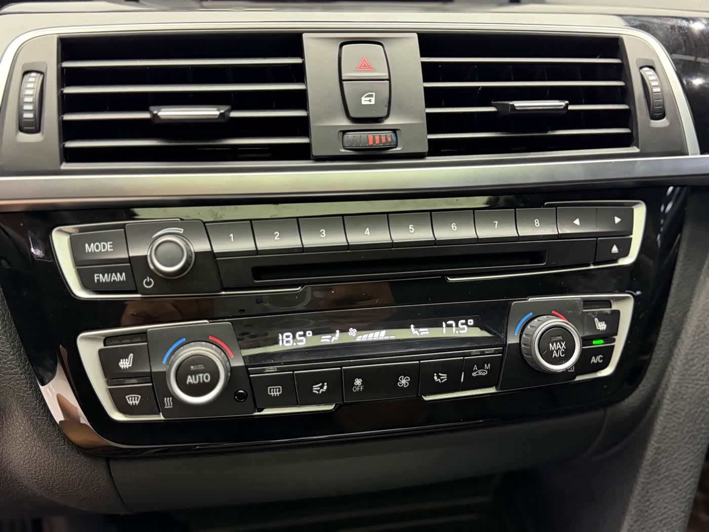BMW 3 Series 2016 — Фото 12/19