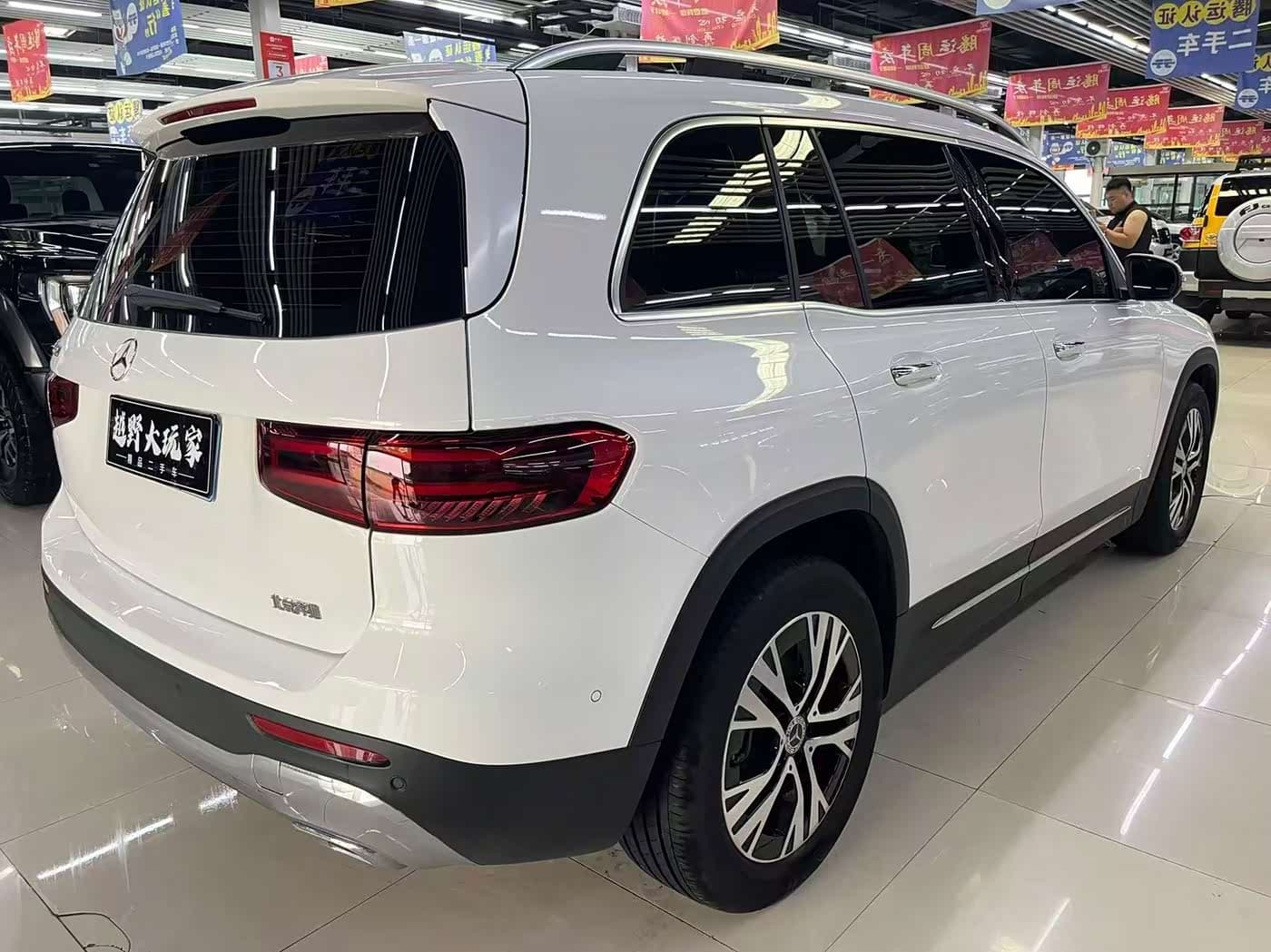 Mercedes-Benz GLB 2025 — Фото 6/9