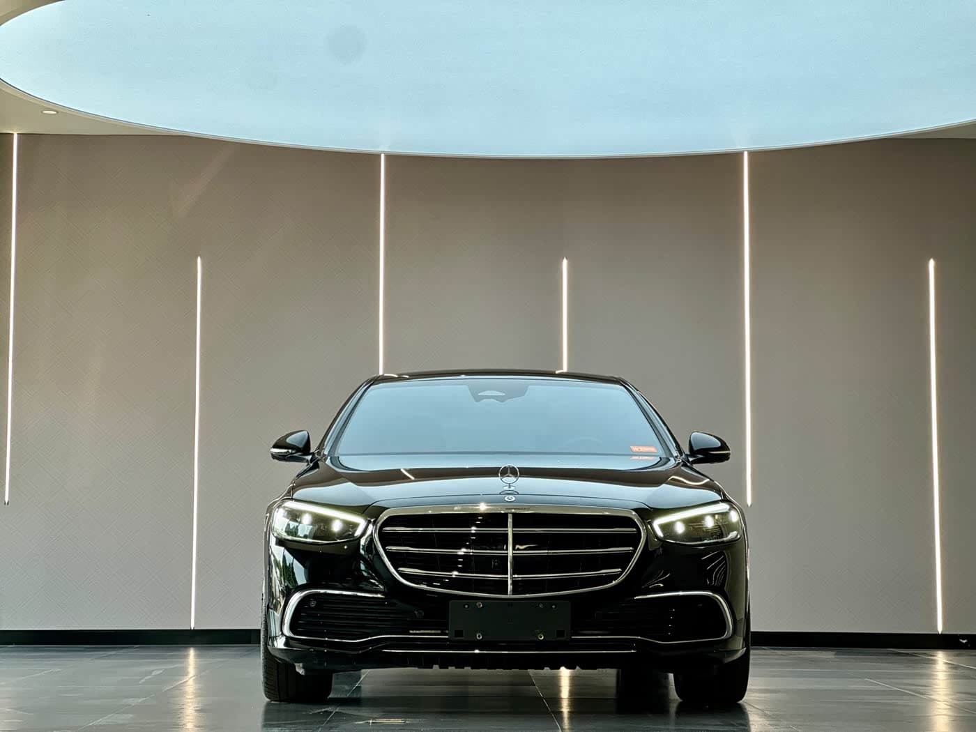 Mercedes-Benz S-Class 2025 — Фото 2/10