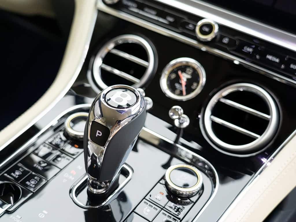 Bentley Continental 2024 — Фото 19/20