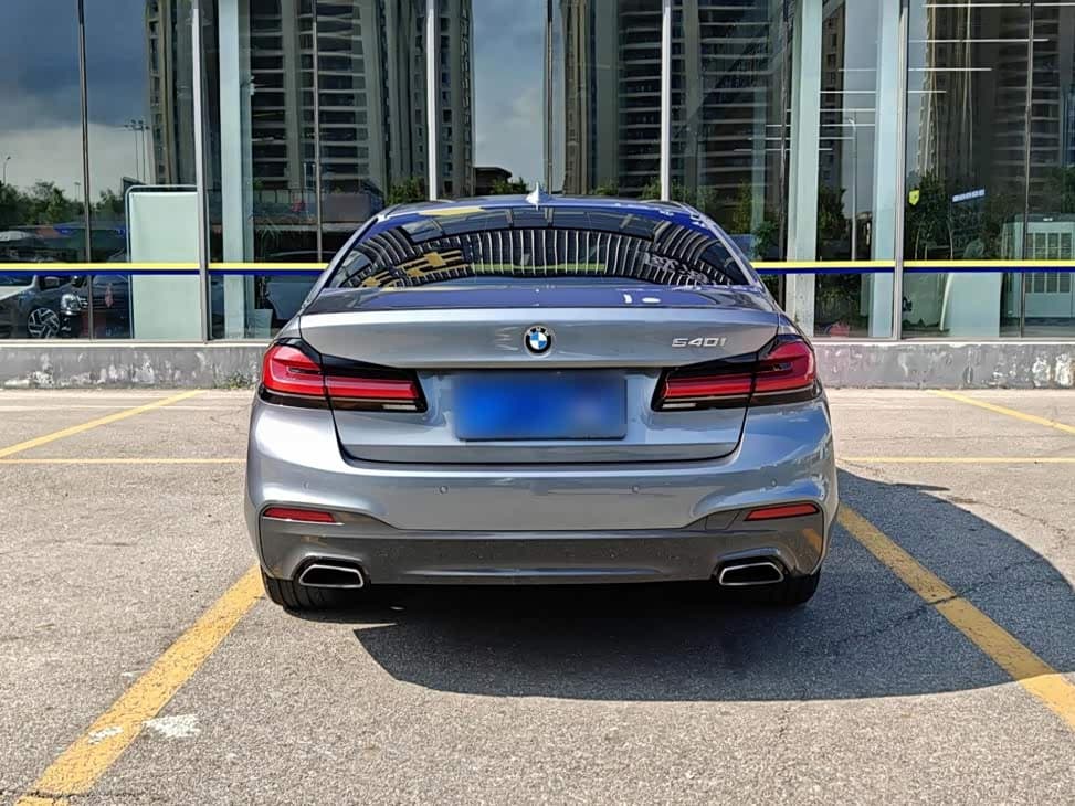 BMW 5 Series 2018 — Фото 6/20