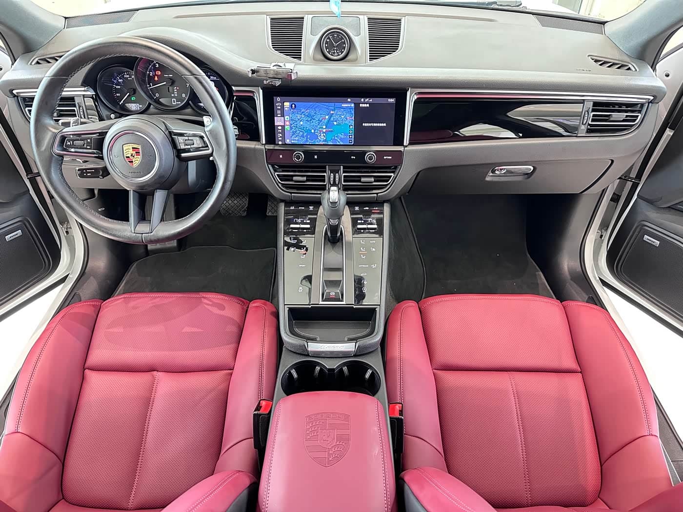 Porsche Macan 2022 — Фото 10/20