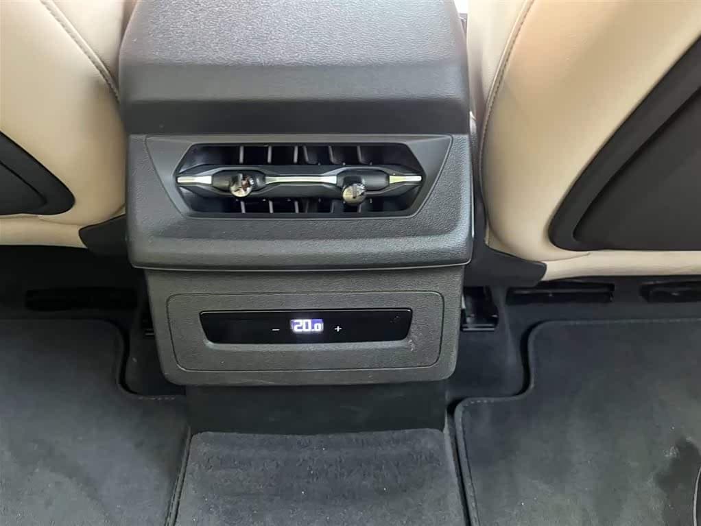Audi Q6L e-tron 2025 — Фото 14/15