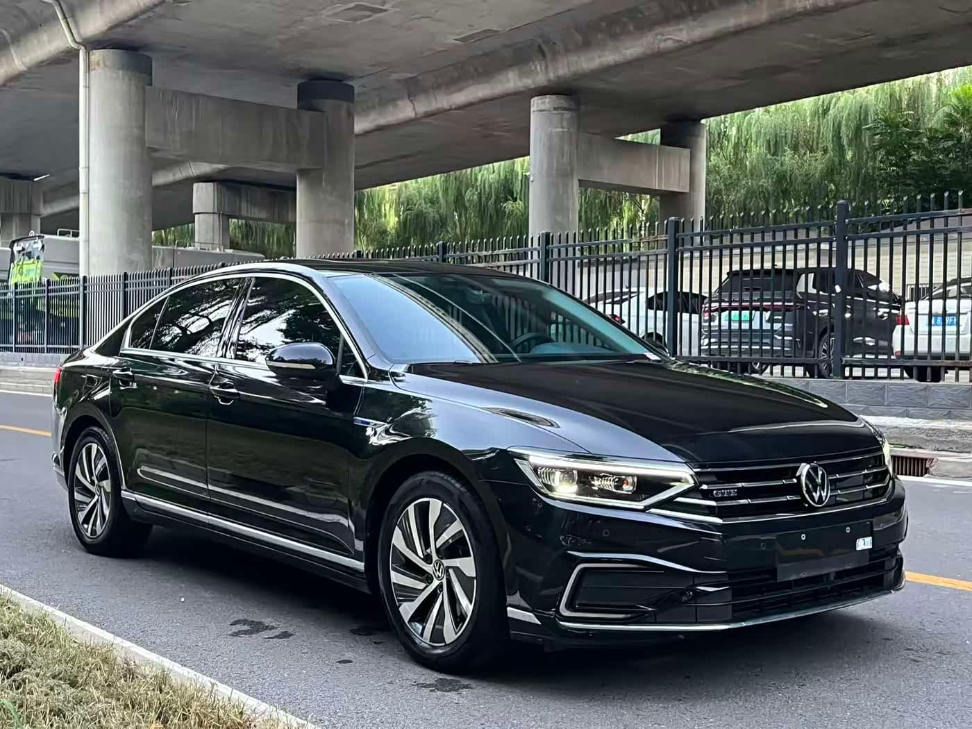 Volkswagen Magotan GTE Plug-in Hybrid 2023 — Фото 3/16