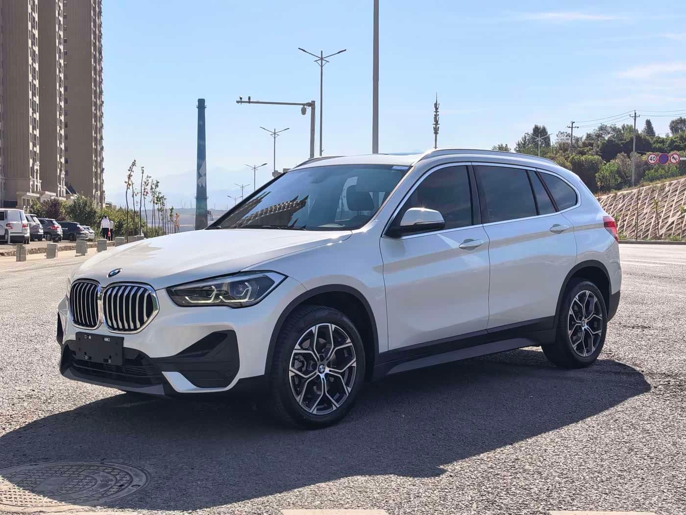 BMW X1 2023 — Фото 1/16