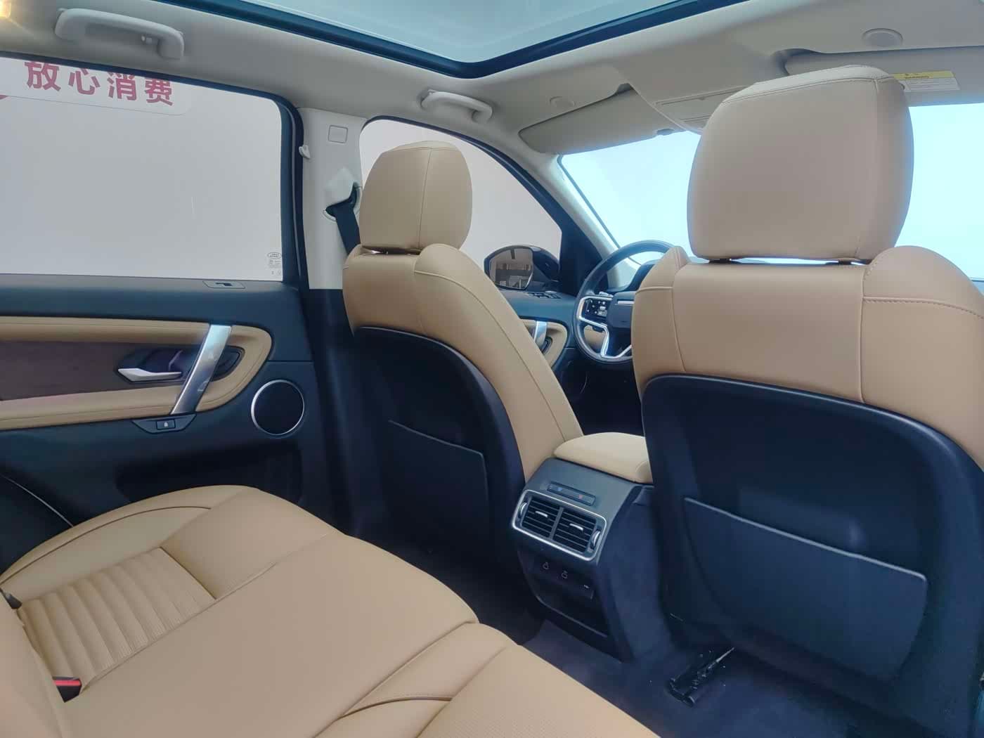 Land Rover Discovery Sport 2024 — Фото 11/16