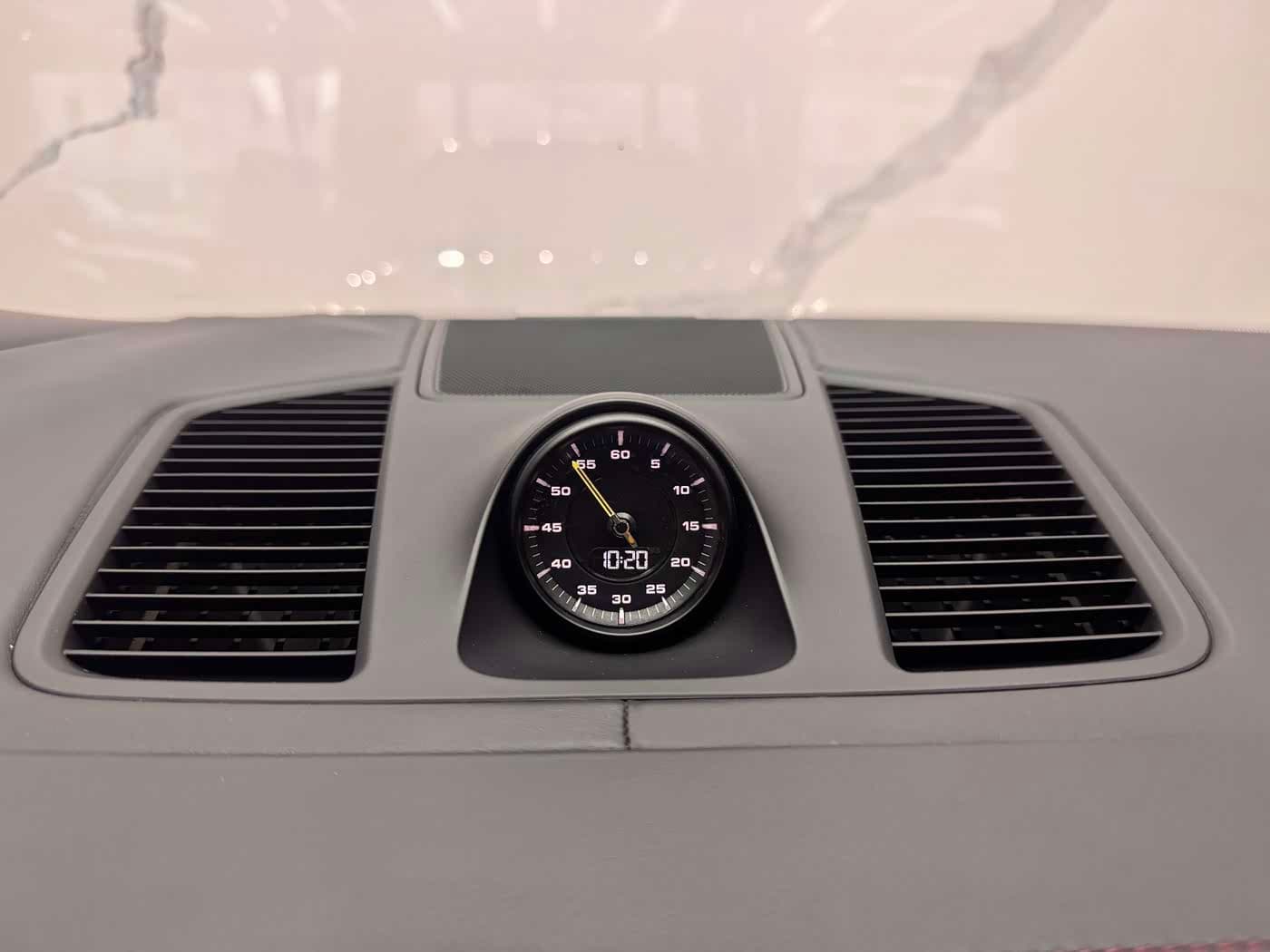 Porsche Cayenne New Energy 2020 — Фото 15/20
