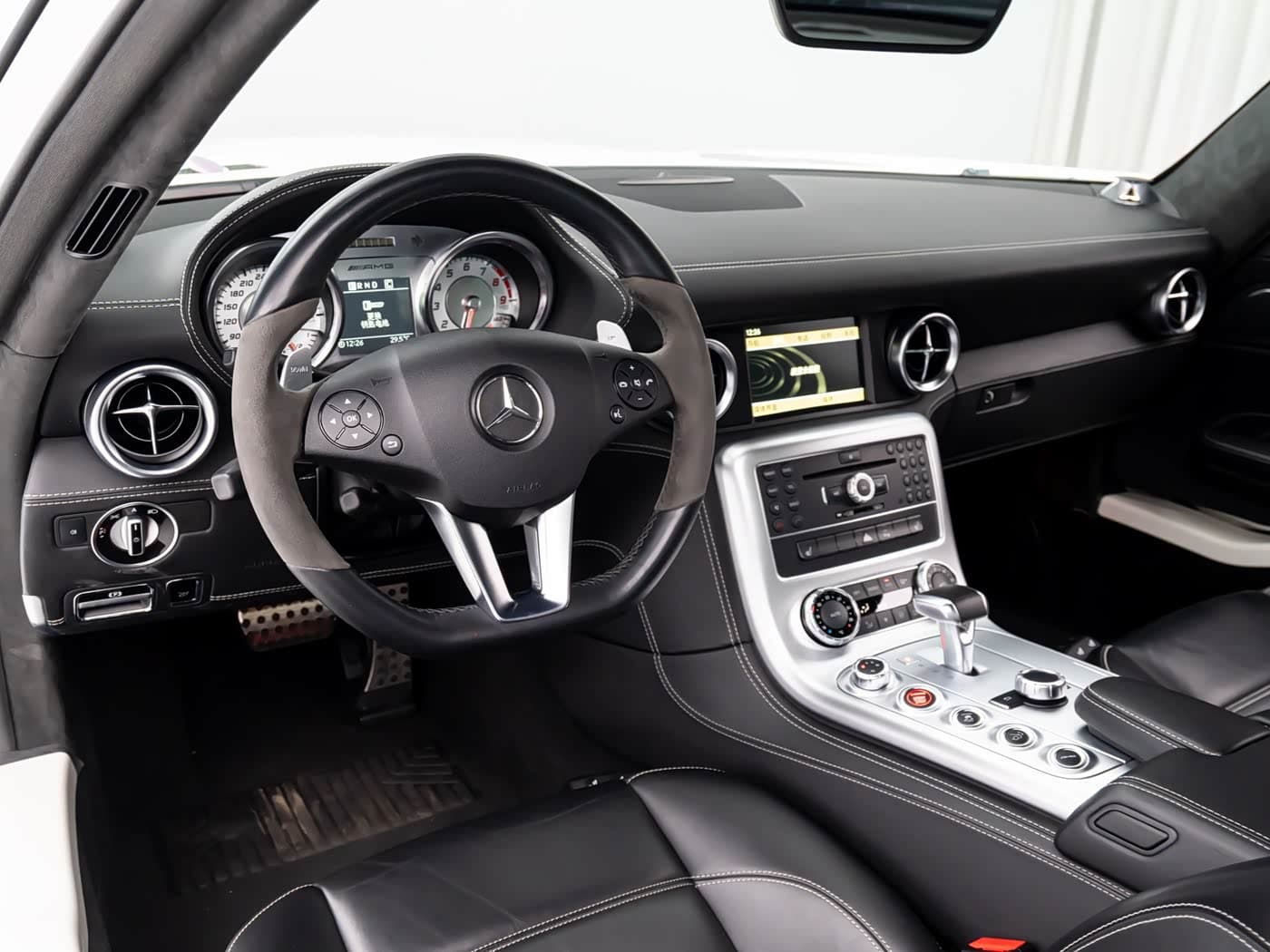 Mercedes-Benz SLS AMG 2011 — Фото 5/13
