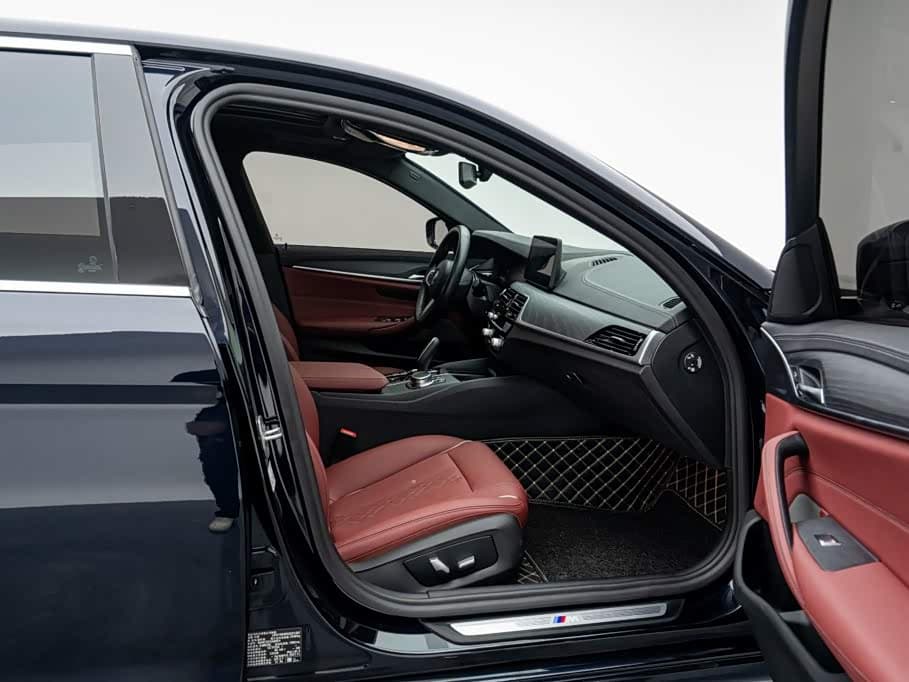 BMW 5 Series New Energy 2022 — Фото 17/20