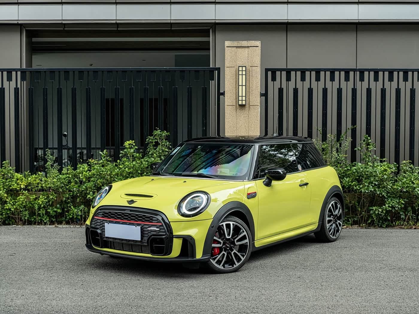 MINI JCW 2023 — Фото 1/12