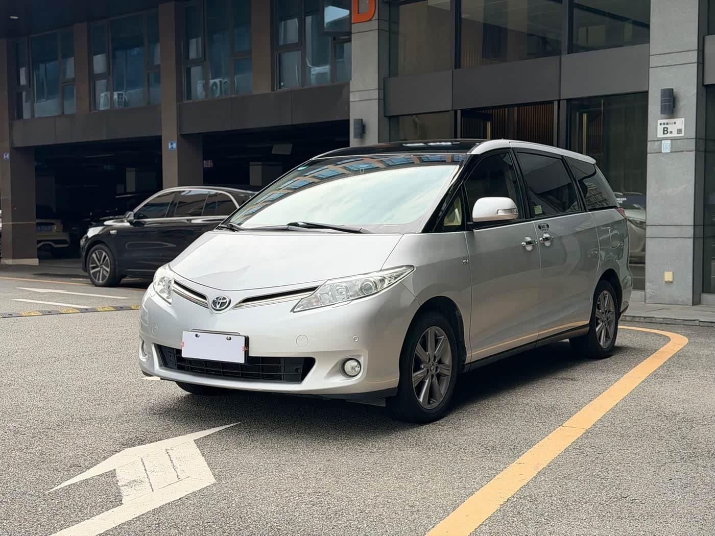 Toyota Previa 2018 — Фото 1/20
