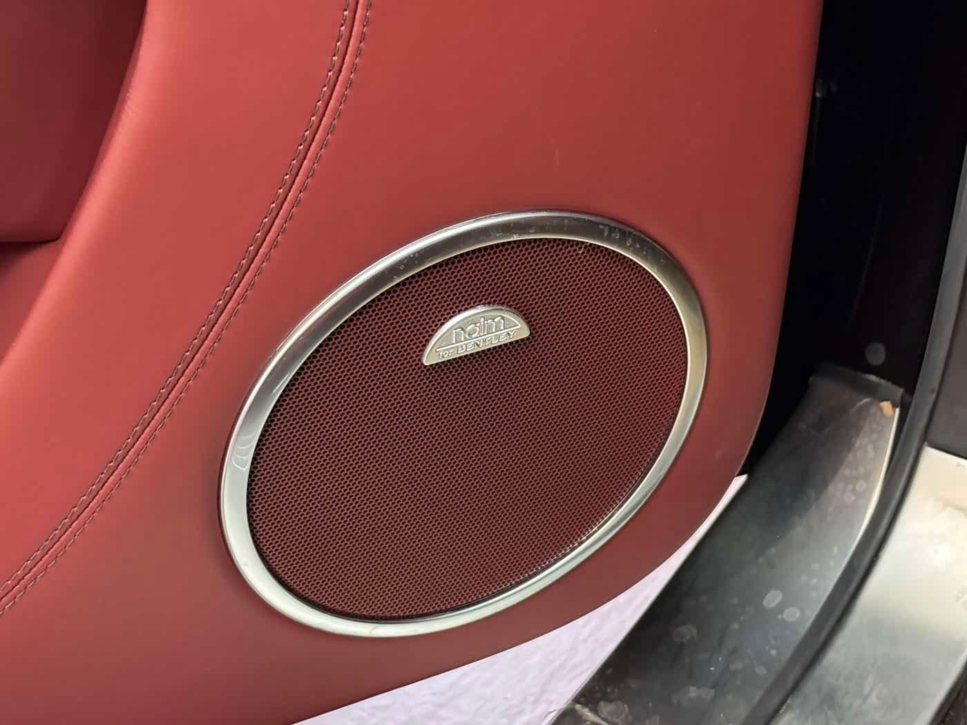 Bentley Continental 2018 — Фото 13/16