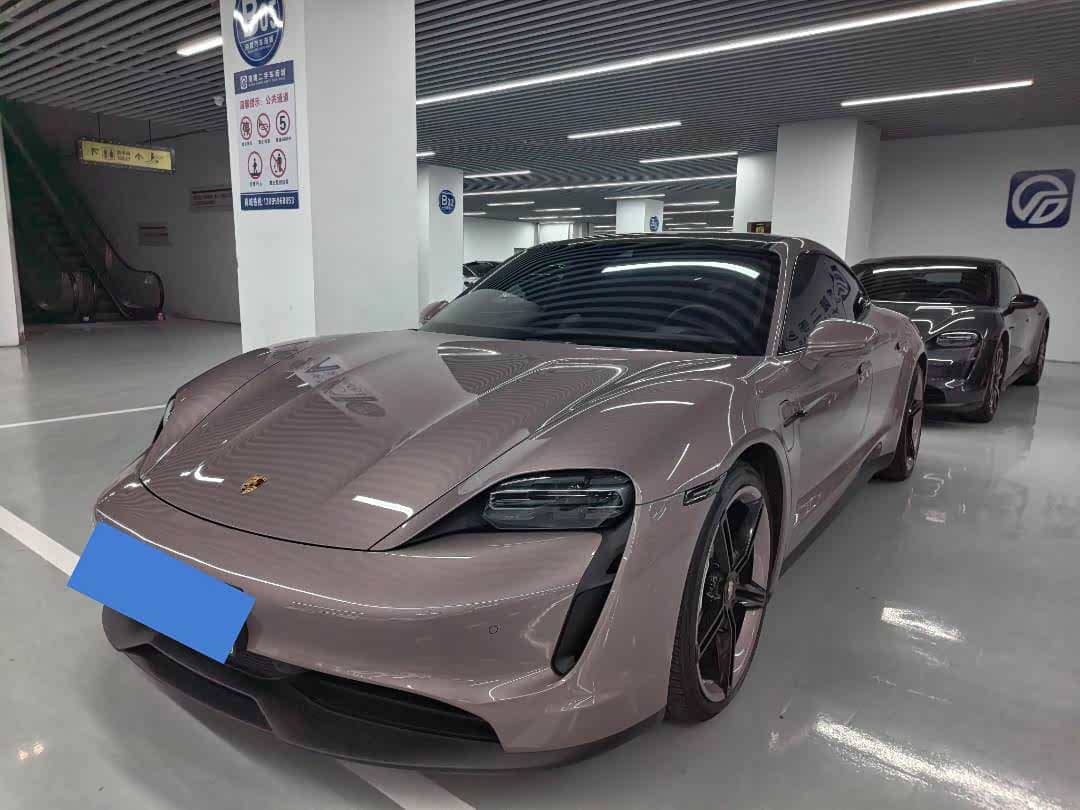 Porsche Taycan, 2022