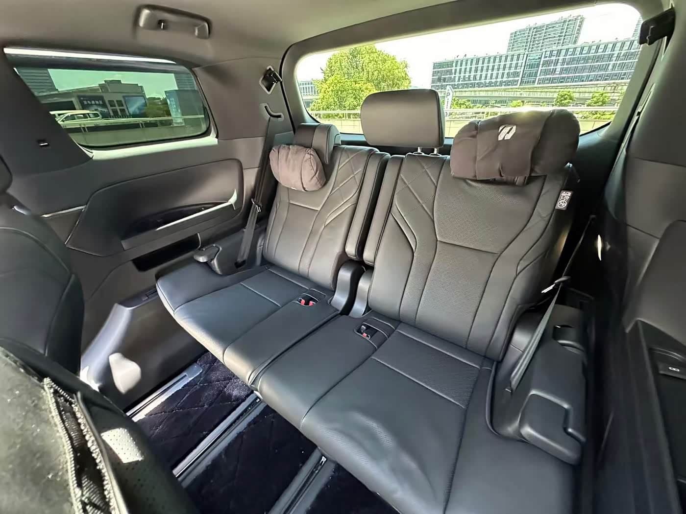 Toyota Alphard 2026 — Фото 10/14