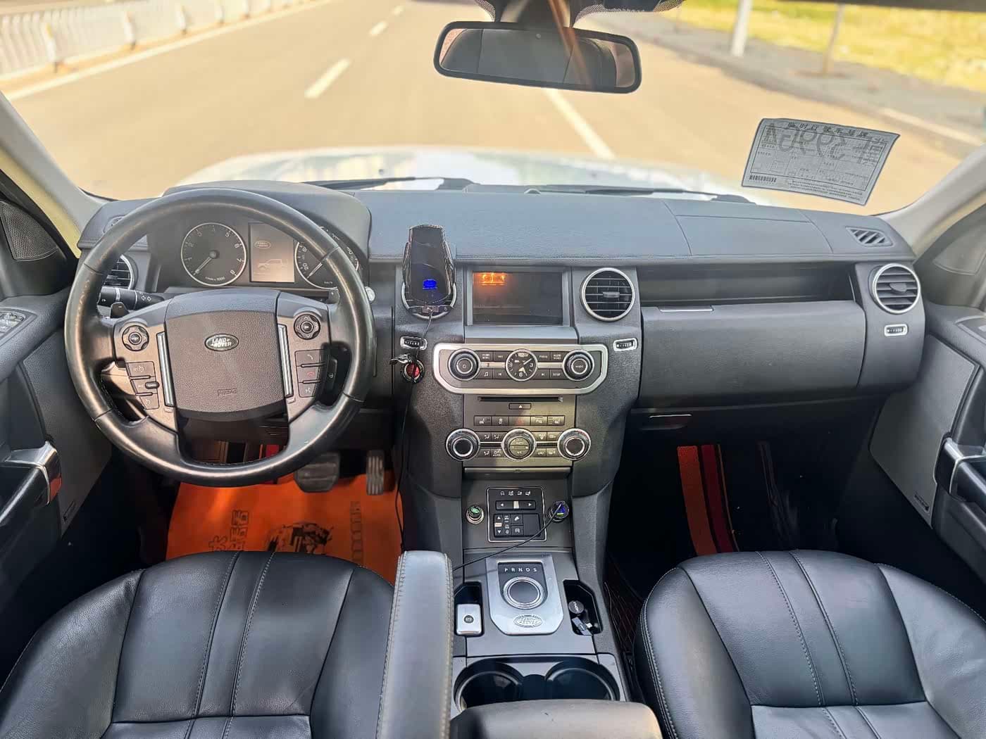 Land Rover Discovery 2015 — Фото 4/9